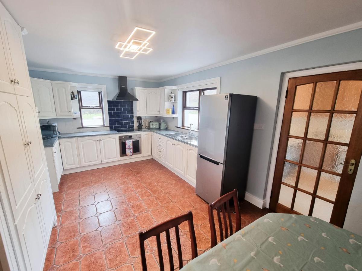 3 Bed Renovated Cottage Carramore Lake, Belmullet Ballina  Luaran gambar