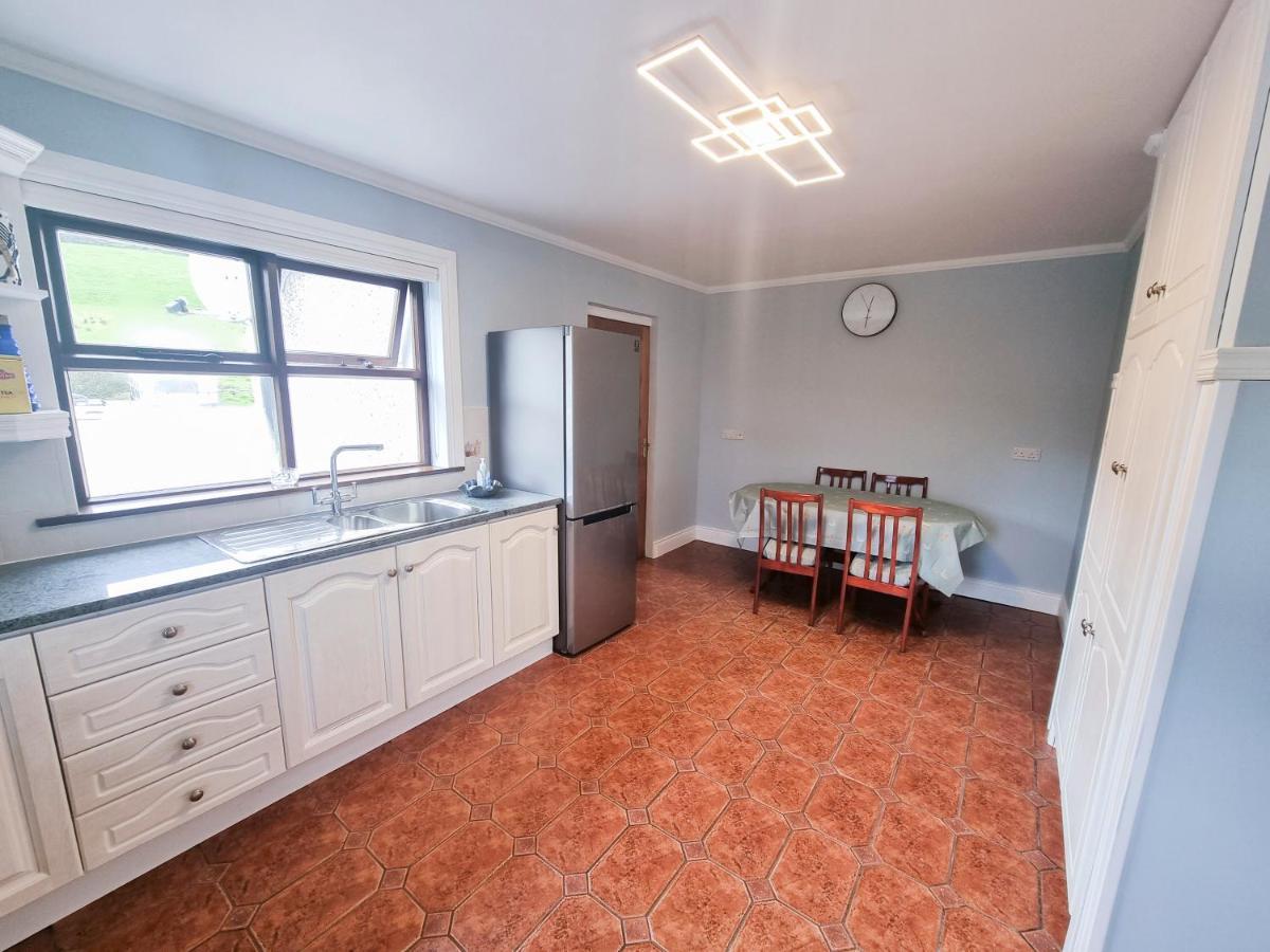 3 Bed Renovated Cottage Carramore Lake, Belmullet Ballina  Luaran gambar