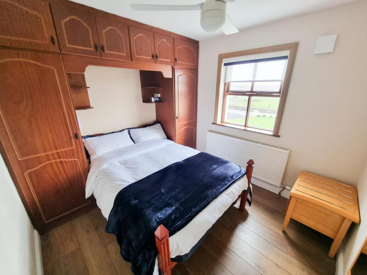 3 Bed Renovated Cottage Carramore Lake, Belmullet Ballina  Luaran gambar